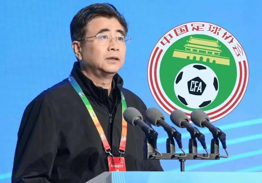 请问，萧老太太在家吗？萧老太太迎出去，问：我就是，你是哪位？对方说：你好，我是帝豪集团的首席律师。